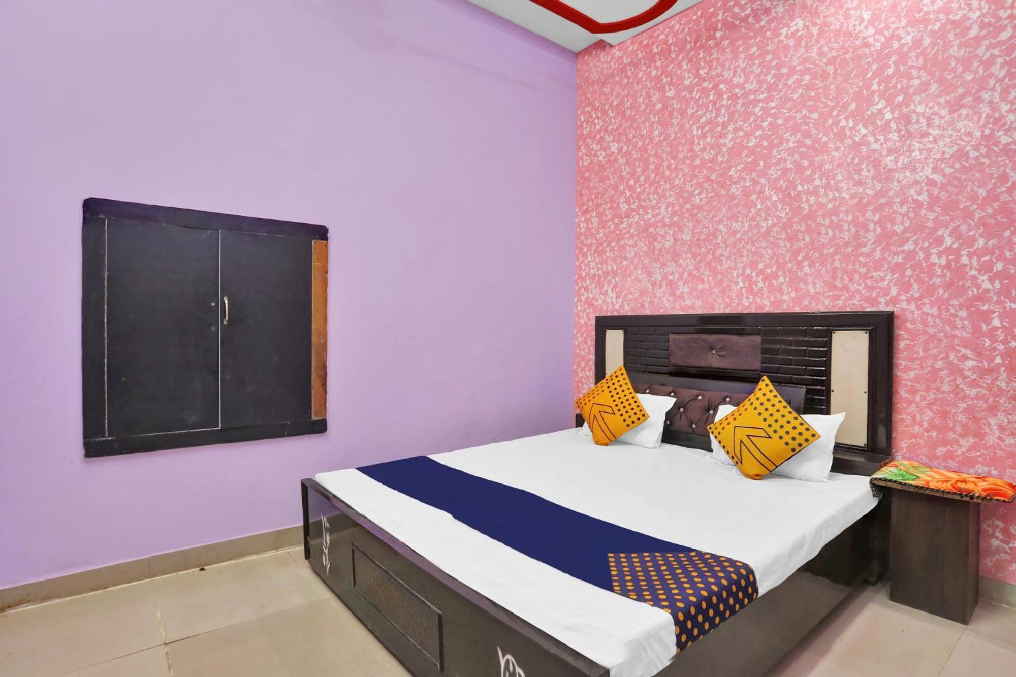 מטורה Hotel O Aniruddha Palace מראה חיצוני תמונה